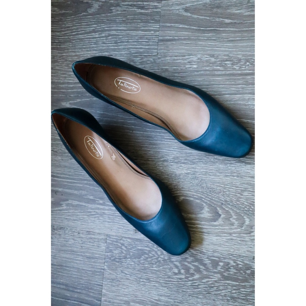 Pair of Talbots Navy Pumps - Gorgeous color (size 10M)